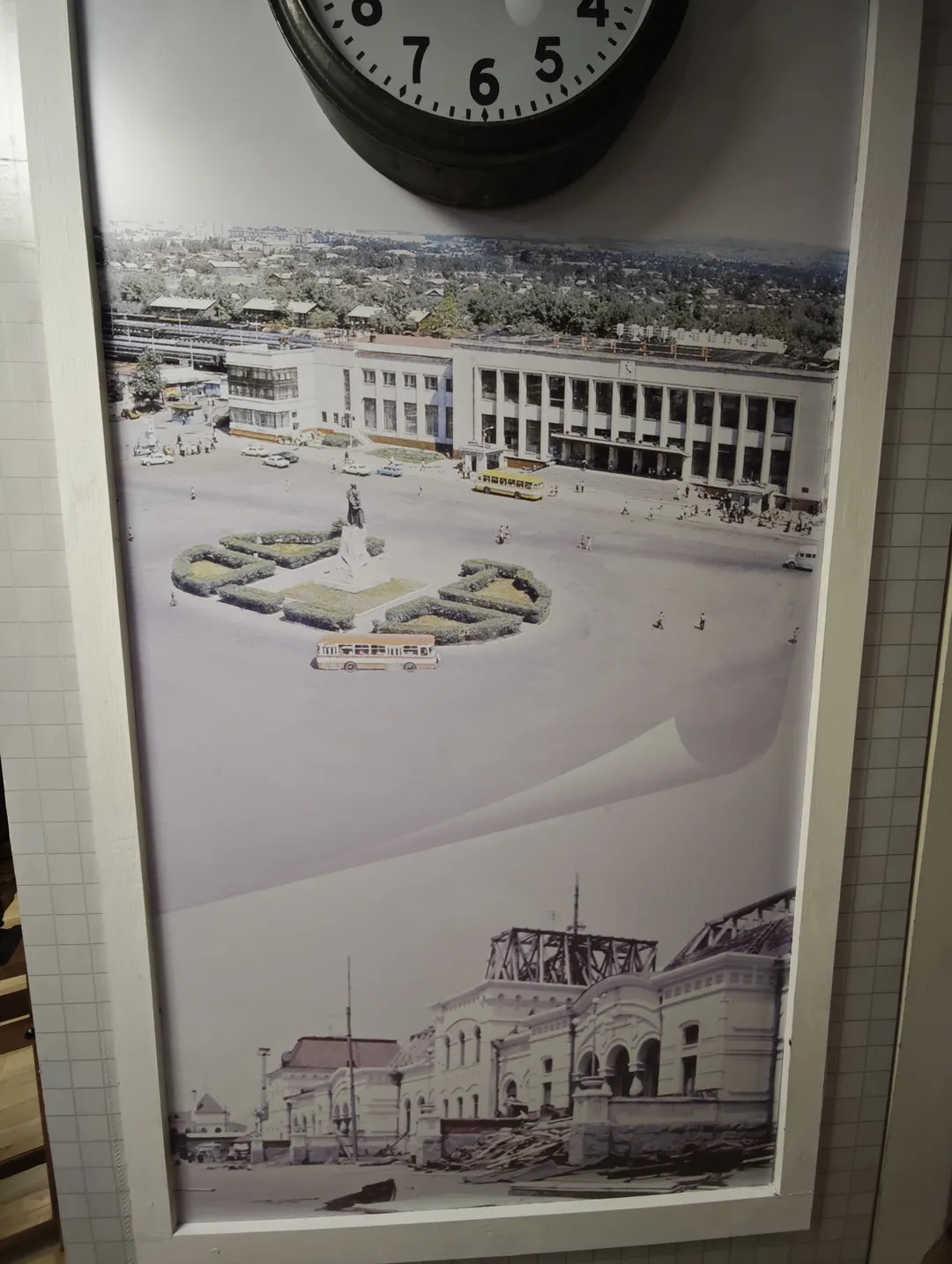 A black-and-white photo showcasing a large building and plaza, with a sculpture and a green belt at the center. A clock hanging above shows the time as 10:10. Below the photo is another black-and-white image of a different building.